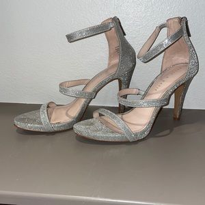 Silver Kelly & Katie heels size 8.5